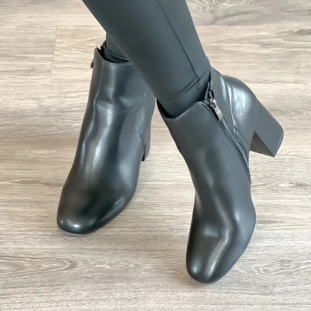 MÍA KYMI Black Stretch Boties